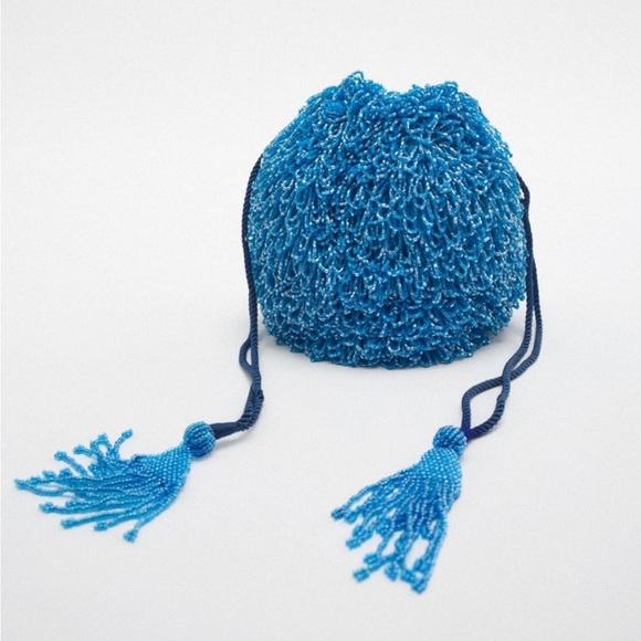 Beaded bucket bag with tassels - Picture 3 of 3